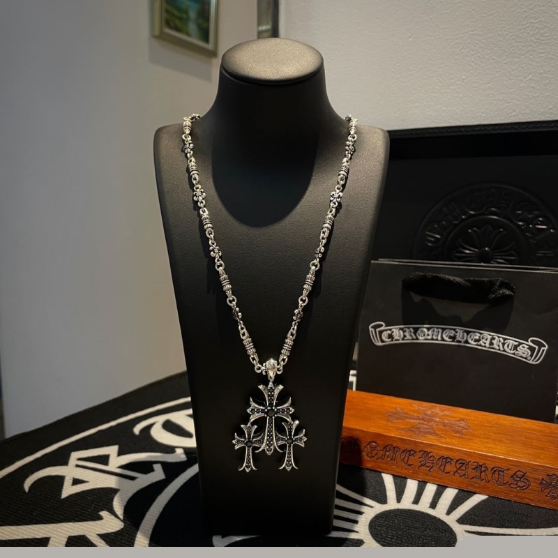 Ch**me He**ts necklaces